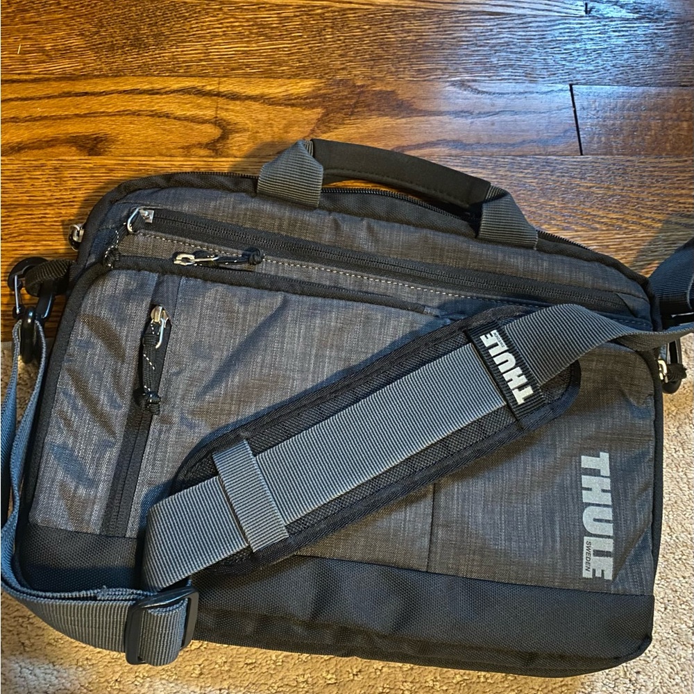 COPY - Thule Laptop / iPad briefcase /messenger bag